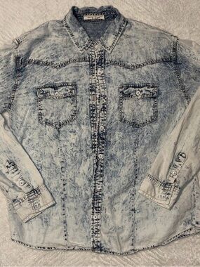 Life in progress Acid Wash Denim Button-Down Shirt - Light Blue/White